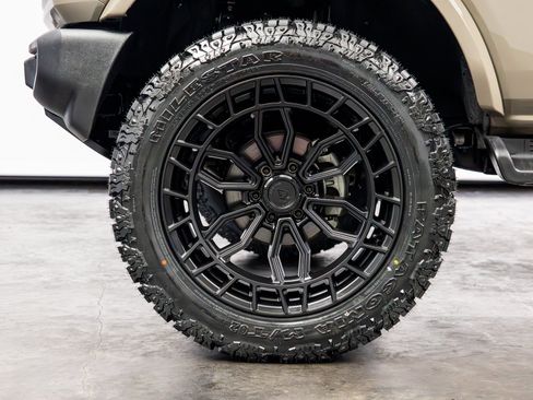 Used 2025 Ford Bronco Outer Banks AWD/4WD image 11
