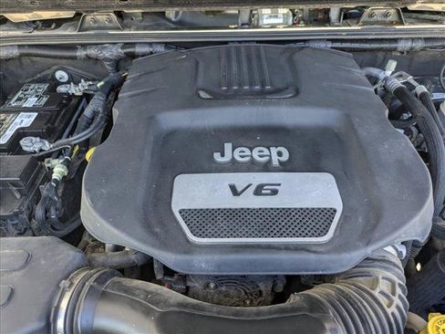 Used 2017 Jeep Wrangler Unlimited Sahara AWD/4WD image 21