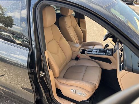 Used 2019 Porsche Macan image 16