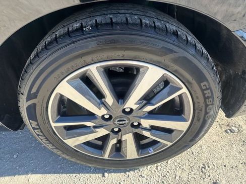 Used 2023 Nissan Versa SV image 24