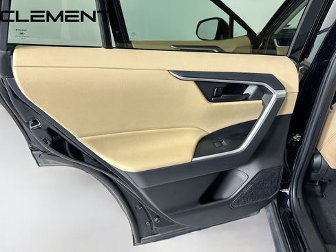 Used 2022 Toyota RAV4 LE image 28