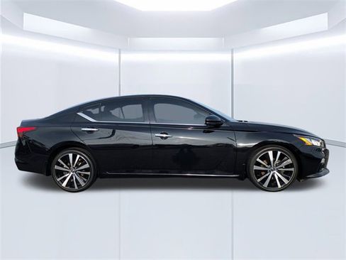Used 2020 Nissan Altima 2.0 Platinum image 3