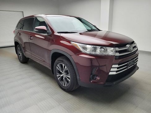 Used 2018 Toyota Highlander LE image 13