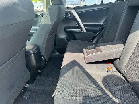 Used 2018 Toyota RAV4 XLE AWD/4WD image 13