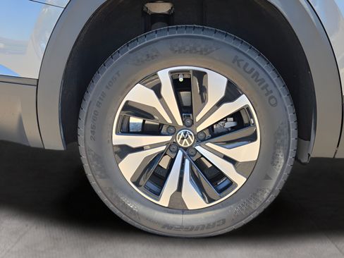 Used 2024 Volkswagen Atlas SE FWD image 35