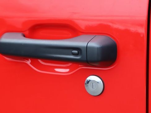 Used 2023 Jeep Gladiator Willys image 9