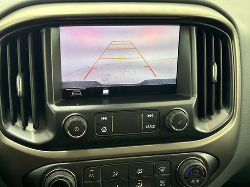 Used 2021 Chevrolet Colorado Z71 w/ Safety Package AWD/4WD image 18