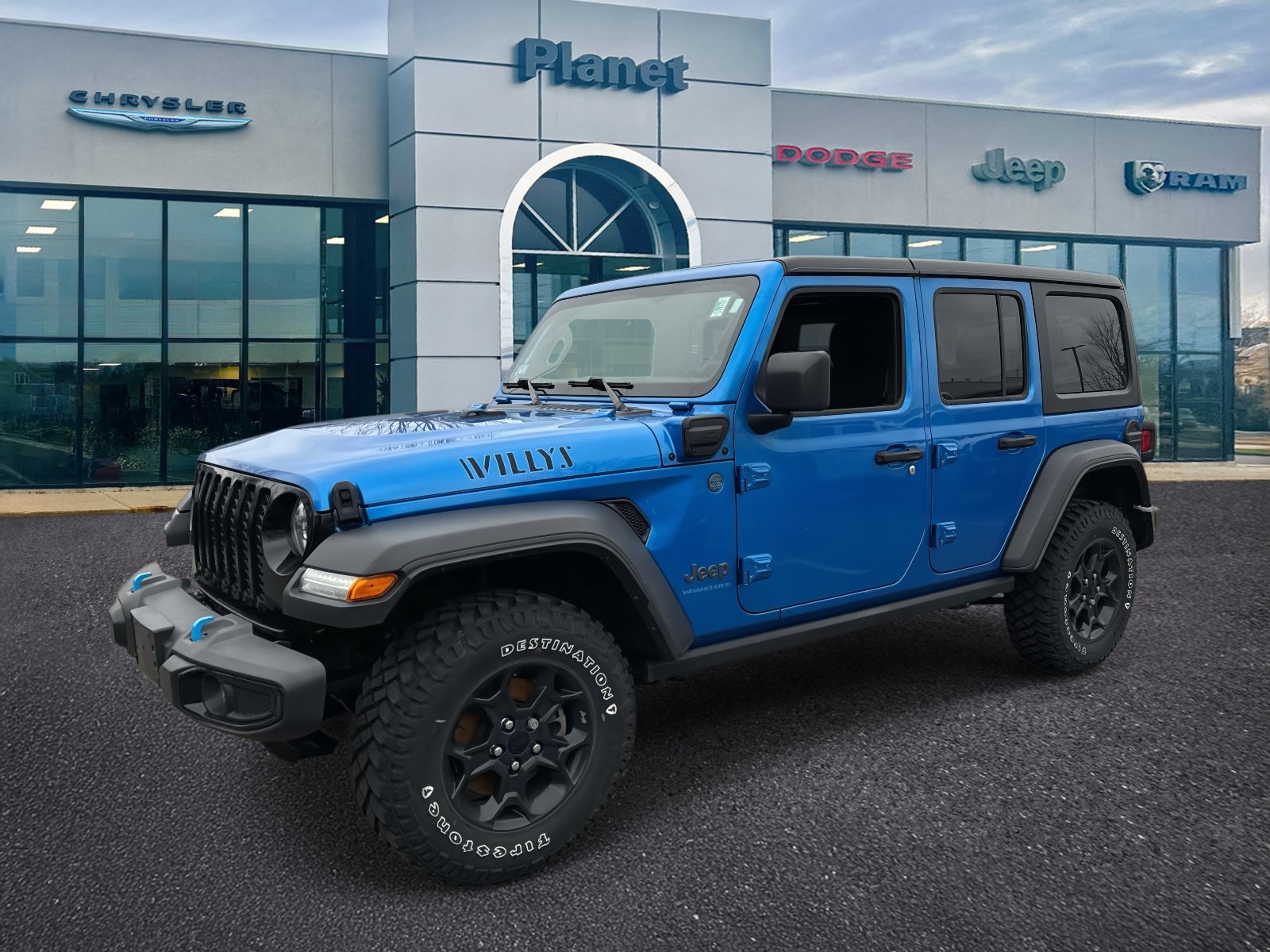 Used 2023 Jeep Wrangler Unlimited w/ Cold Weather Group AWD/4WD image 4
