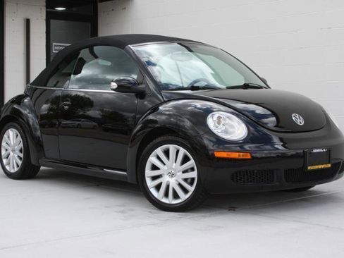 Used 2008 Volkswagen Beetle SE FWD image 2