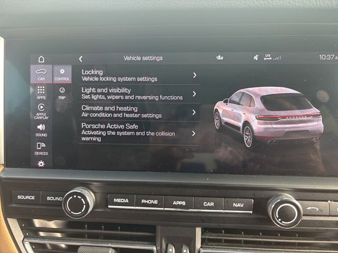 Used 2021 Porsche Macan image 34