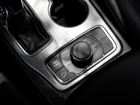 Used 2022 Jeep Grand Cherokee Limited w/ Tech Group image 38