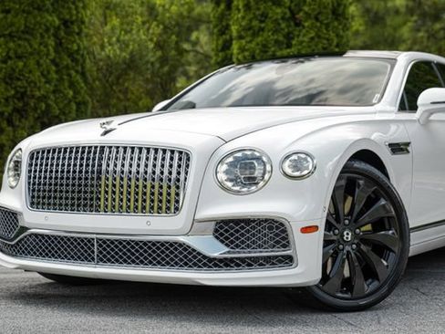 Used 2022 Bentley Flying Spur V8 AWD/4WD image 2