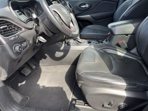 Used 2019 Jeep Cherokee Limited AWD/4WD image 20