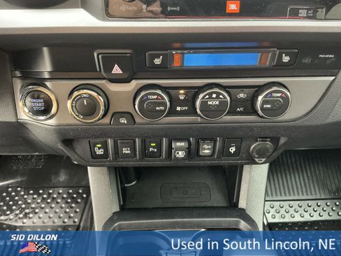 Used 2019 Toyota Tacoma TRD Sport image 12