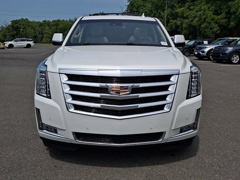 Used 2020 Cadillac Escalade Premium Luxury AWD/4WD image 5