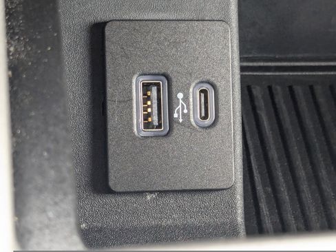 Used 2022 Ford F350 Lariat image 21