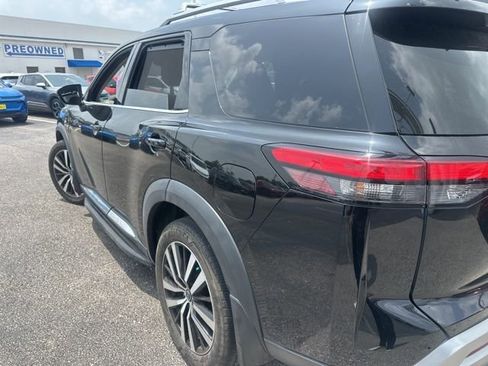 Used 2023 Nissan Pathfinder Platinum AWD/4WD image 3