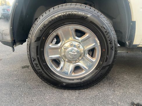 Used 2016 RAM 3500 Tradesman w/ Chrome Appearance Group image 28