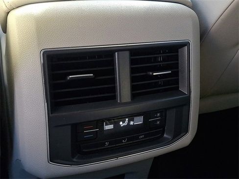 Used 2018 Volkswagen Atlas SE image 12