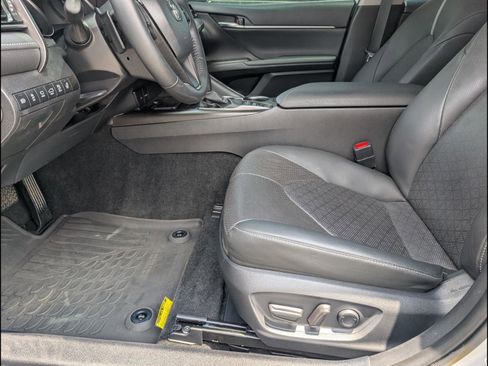 Used 2022 Toyota Camry XSE w/ Navigation Package FWD image 9