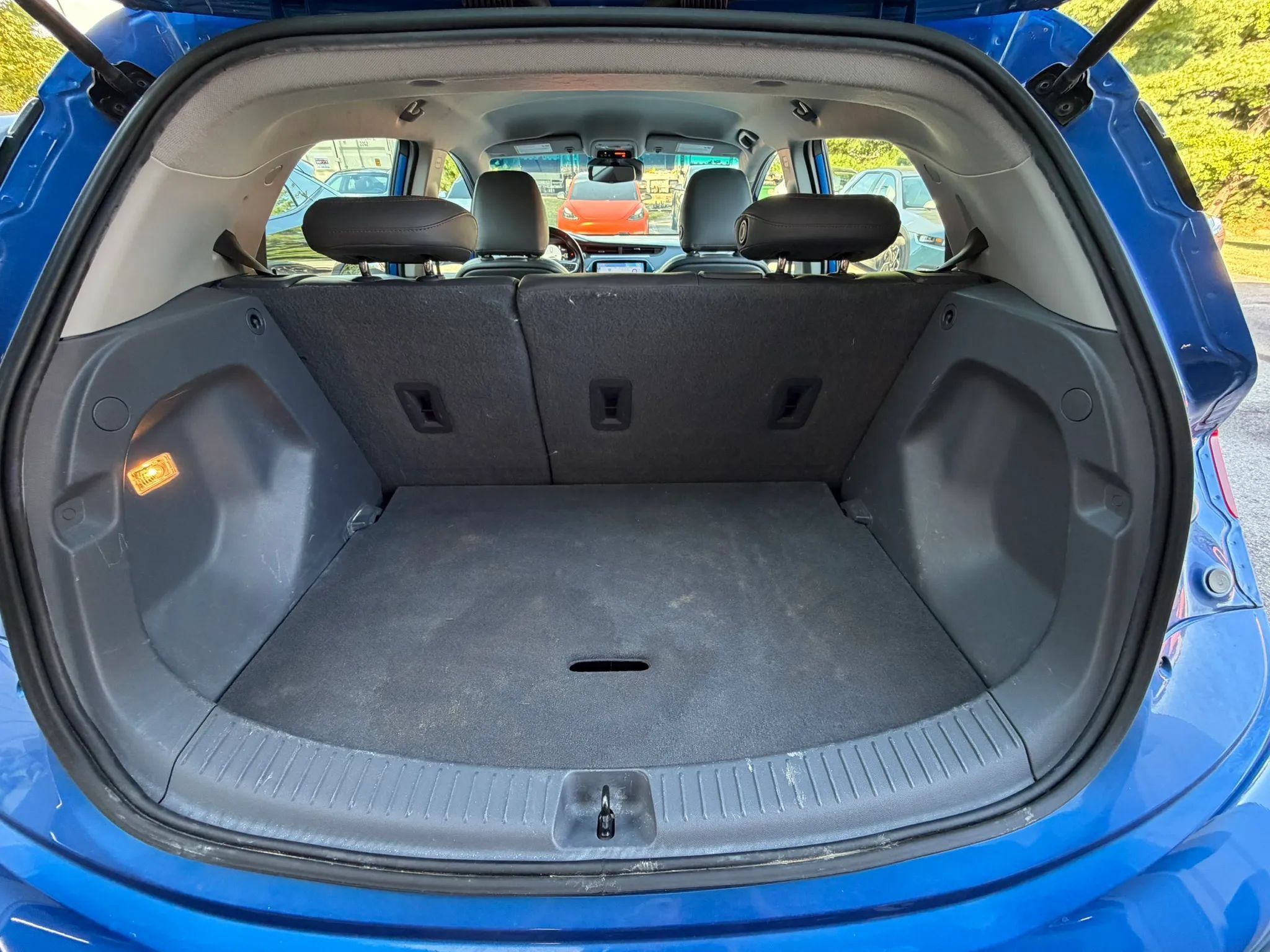 Used 2019 Chevrolet Bolt Premier w/ Infotainment Package FWD image 19