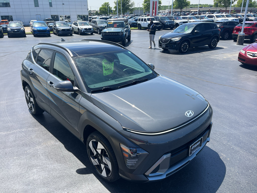 Used 2025 Hyundai Kona Limited AWD/4WD image 5