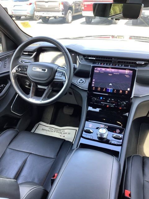 Certified 2023 Jeep Grand Cherokee Overland w/ Luxury Tech Group IV AWD/4WD image 12