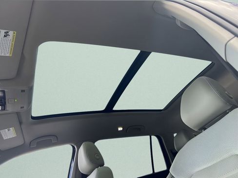 Used 2025 Volkswagen Atlas SEL image 22