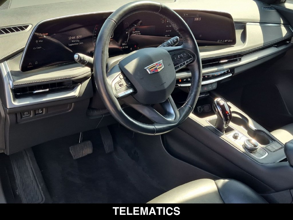 Used 2024 Cadillac XT4 Luxury w/ Cold Weather Package FWD image 2