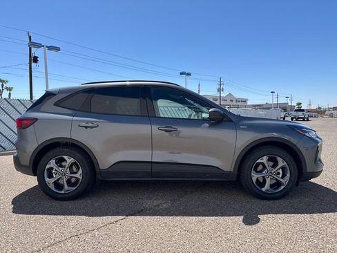 Used 2025 Ford Escape ST-Line FWD image 6
