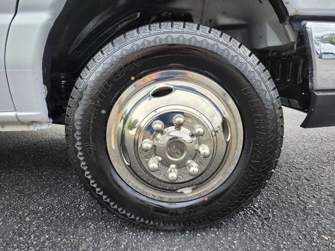 Used 2018 Ford E-350 and Econoline 350 Super Duty w/ Power Windows & Locks Group image 13