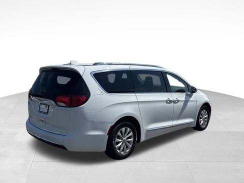 Certified 2019 Chrysler Pacifica Touring-L image 24