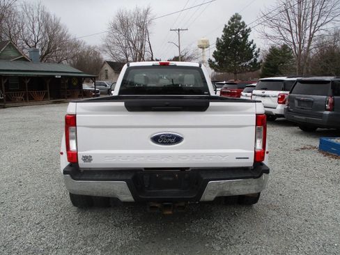 Used 2019 Ford F450 XL w/ Power Equipment Group image 4