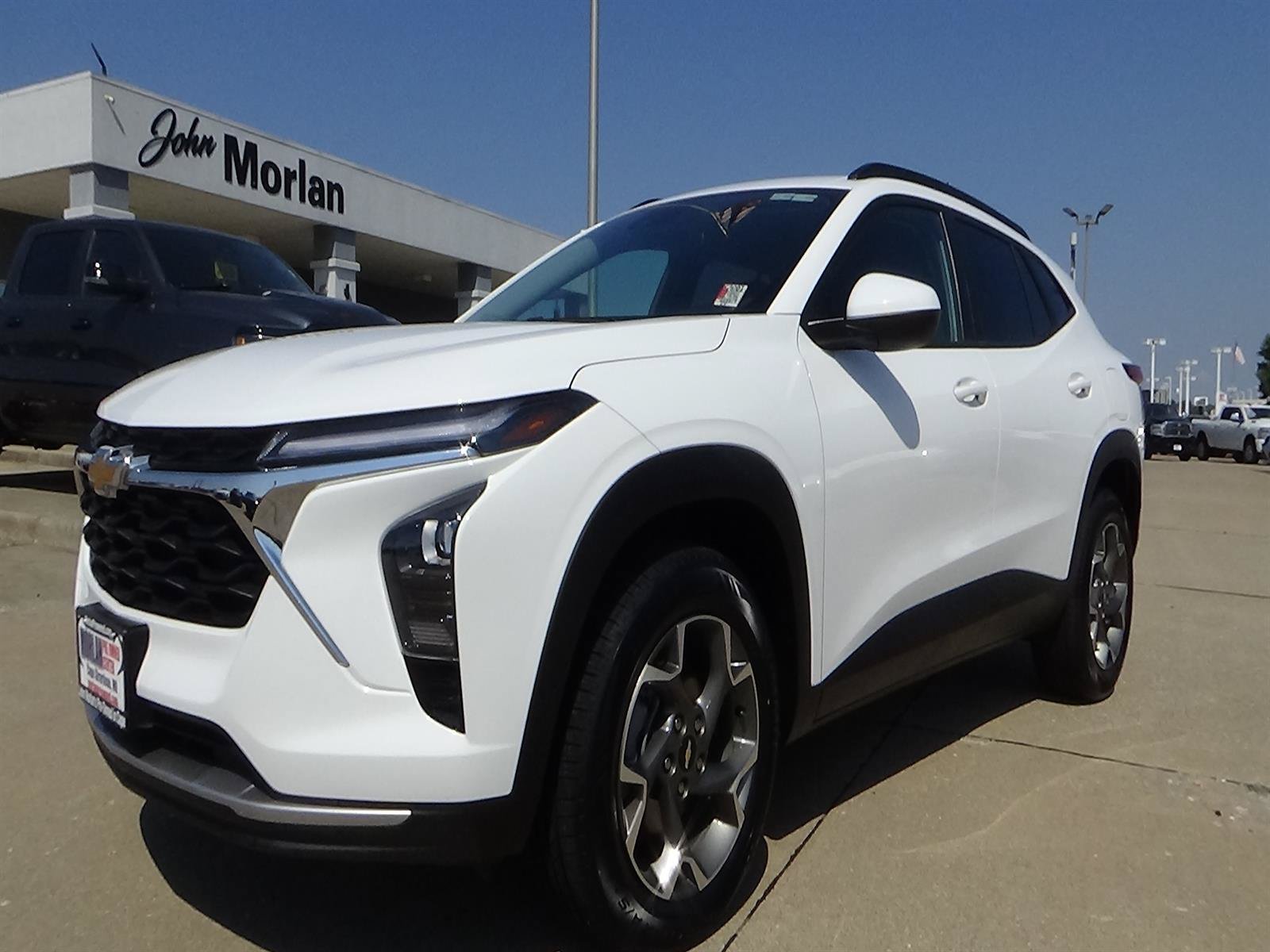 Used 2025 Chevrolet Trax LT FWD image 2