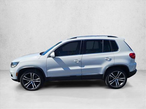 Used 2017 Volkswagen Tiguan SEL image 9