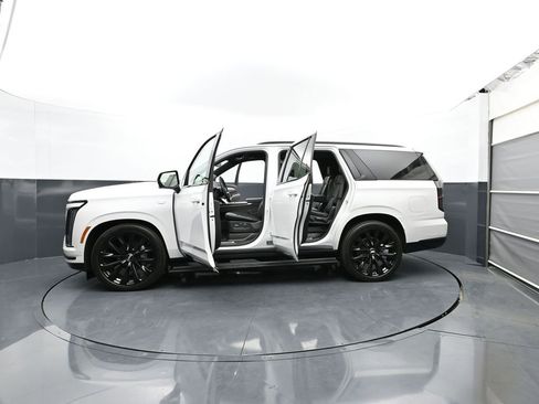 Used 2025 Cadillac Escalade Sport Platinum w/ LPO, ONYX Package AWD/4WD image 52