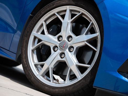 Used 2022 Chevrolet Corvette Stingray Premium Conv w/ Z51 Performance Package RWD image 13