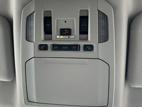 Certified 2025 Toyota Highlander Platinum image 31