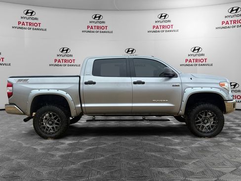 Used 2017 Toyota Tundra SR5 w/ SR5 Upgrade Package image 2