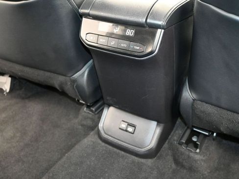 Used 2023 Toyota Highlander L image 24