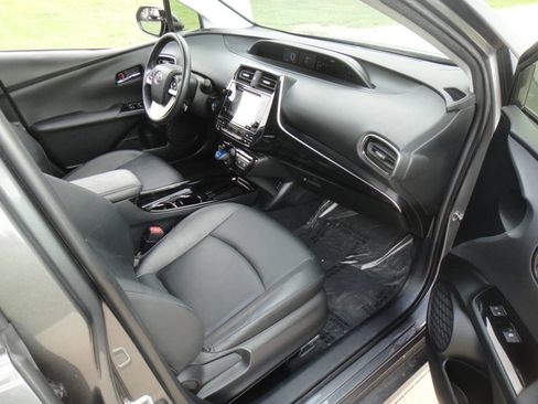 Used 2017 Toyota Prius Four Touring image 9