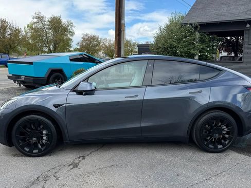 Used 2021 Tesla Model Y Long Range AWD/4WD image 1