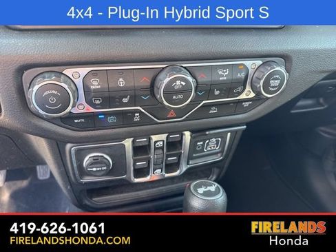 Used 2024 Jeep Wrangler Unlimited w/ Convenience Group AWD/4WD image 26