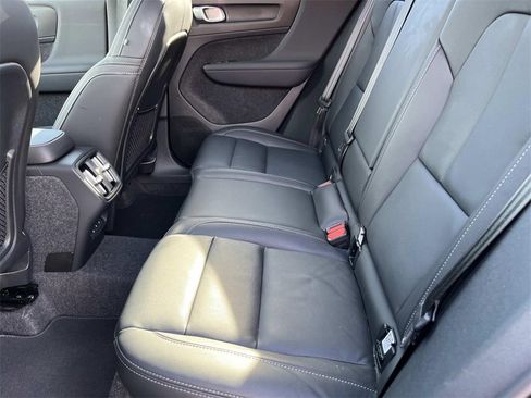 Used 2025 Volvo XC40 B5 Core w/ Climate Package image 19
