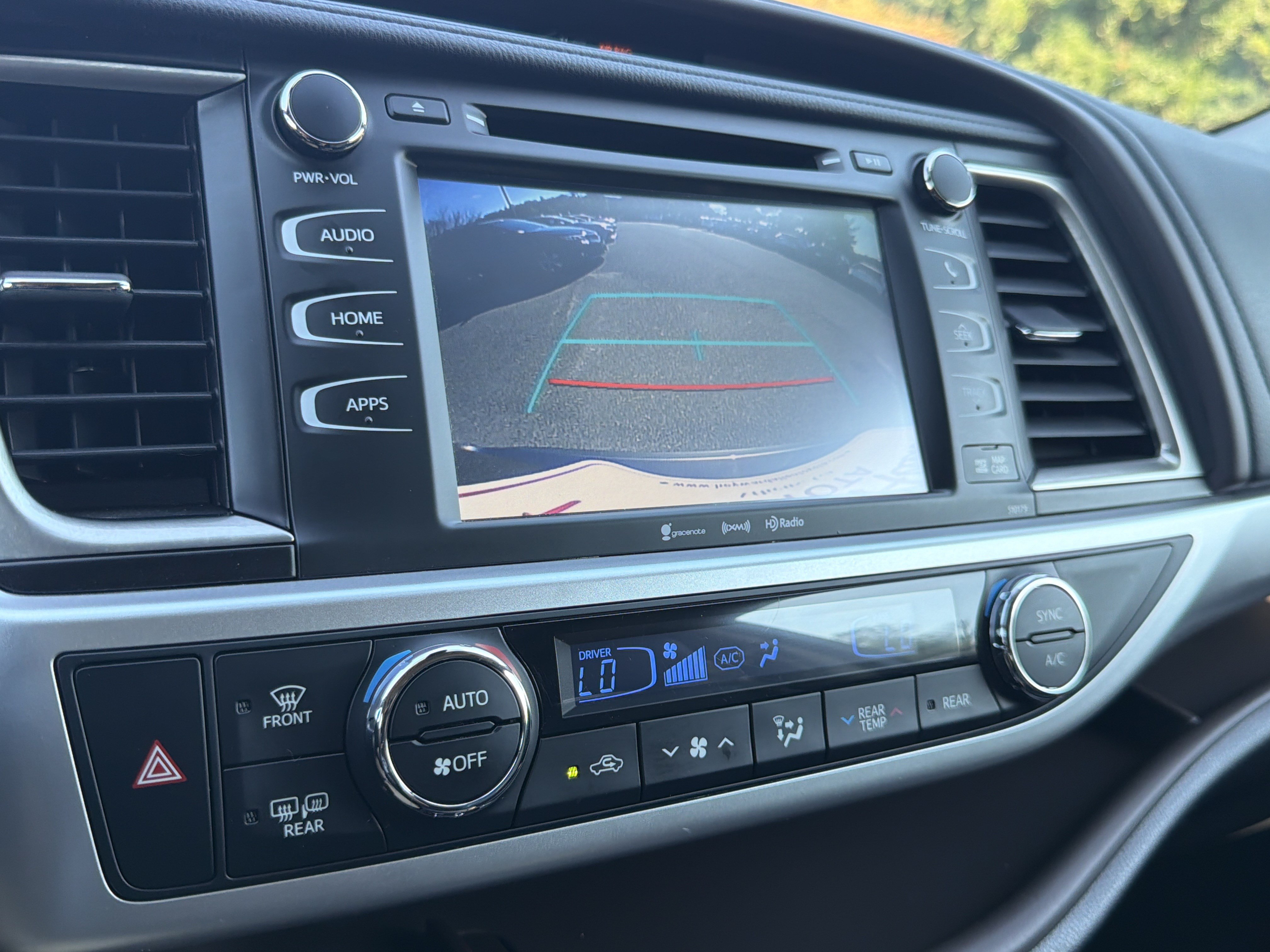 Used 2018 Toyota Highlander XLE FWD image 6
