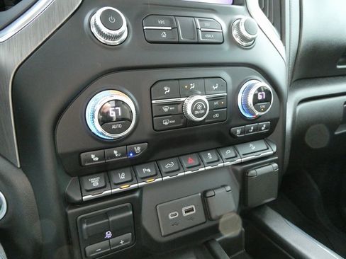 Used 2023 GMC Sierra 3500 Denali w/ Denali Ultimate Package image 27