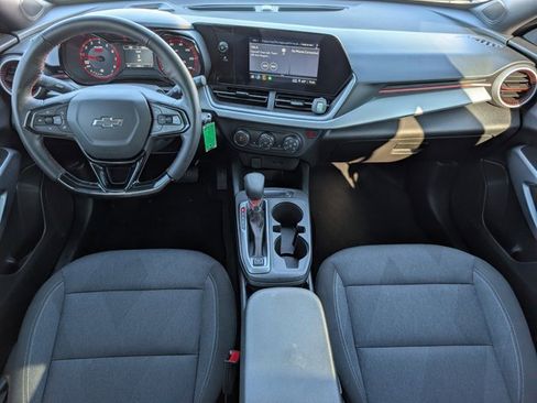 Used 2025 Chevrolet Trax RS w/ Sunroof Package image 5