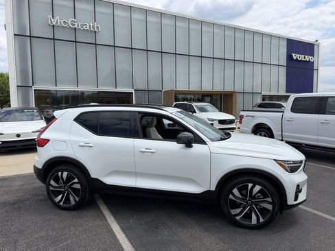 Used 2026 Volvo XC40 B5 Ultra w/ Protection Package Premier AWD/4WD image 3