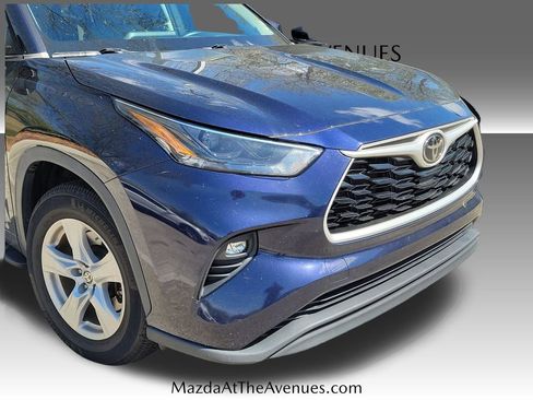 Used 2022 Toyota Highlander LE image 7