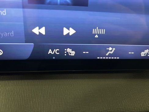 Used 2025 Buick Enclave Preferred image 22